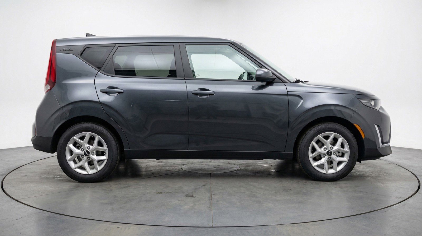 Used 2025 Kia Soul LX w/ LX Technology Package FWD image 11