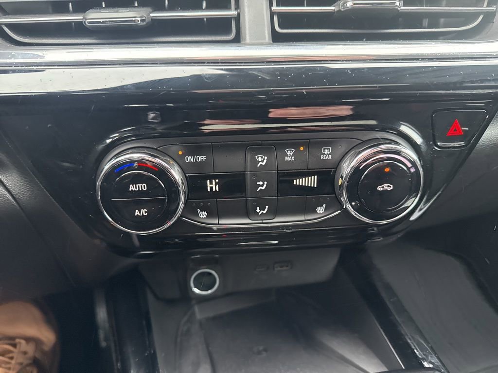 Used 2024 Chevrolet Trax RS w/ Sunroof Package image 13