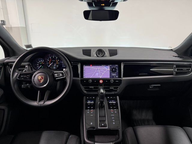 Certified 2025 Porsche Macan AWD/4WD image 15