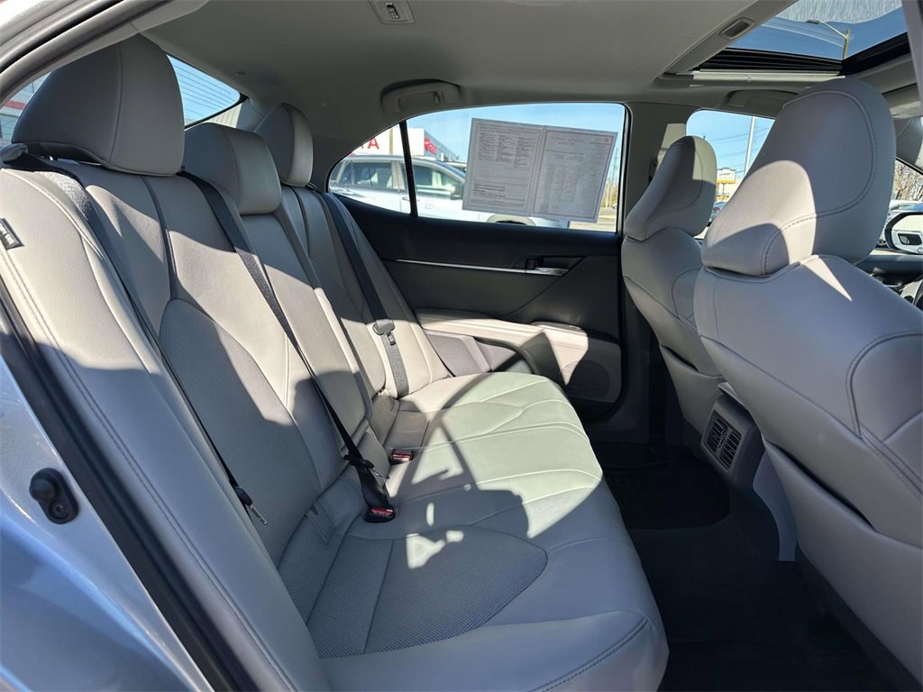 Used 2021 Toyota Camry XLE image 15