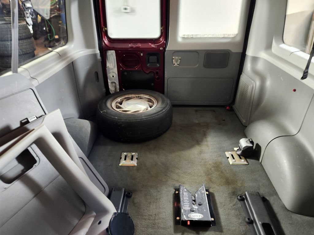 Used 2003 Ford E-150 and Econoline 150 Wagon RWD image 23