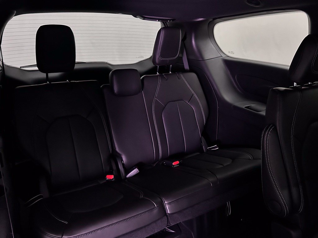 New 2026 Chrysler Pacifica Select AWD/4WD image 22