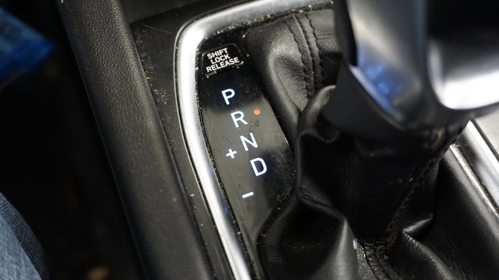 Used 2019 Hyundai Santa Fe SE image 40