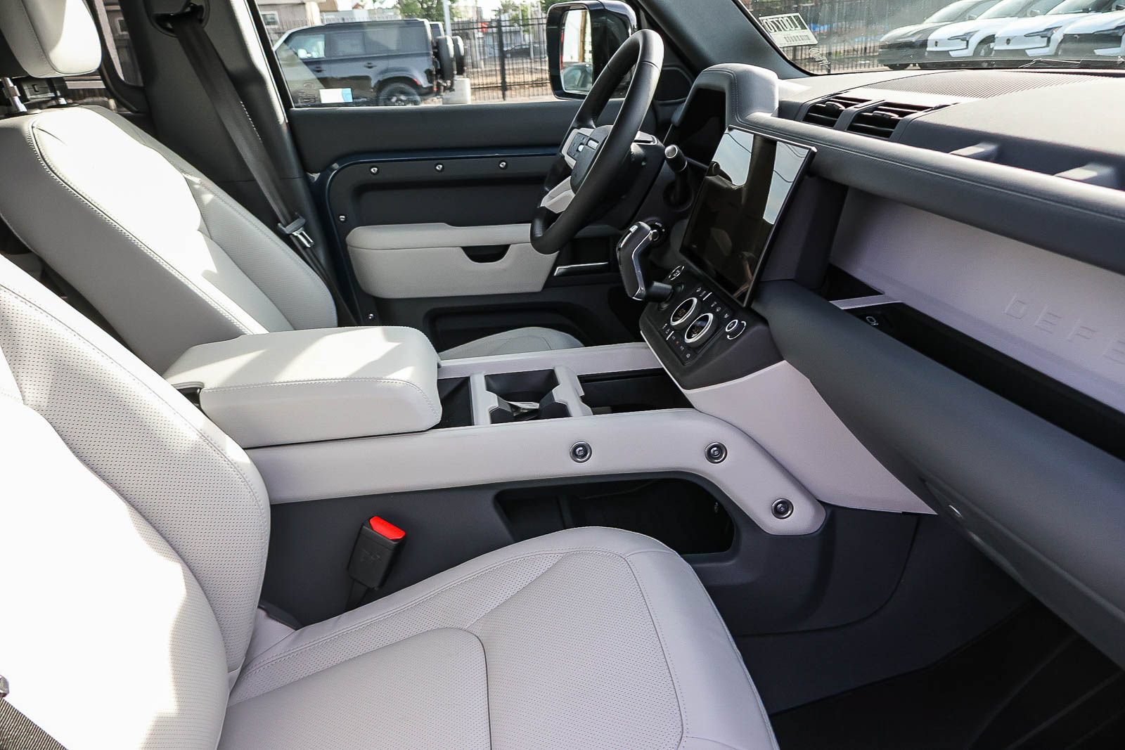New 2026 Land Rover Defender 110 X-Dynamic SE AWD/4WD image 17
