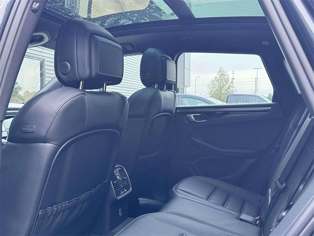 New 2026 Porsche Macan image 26