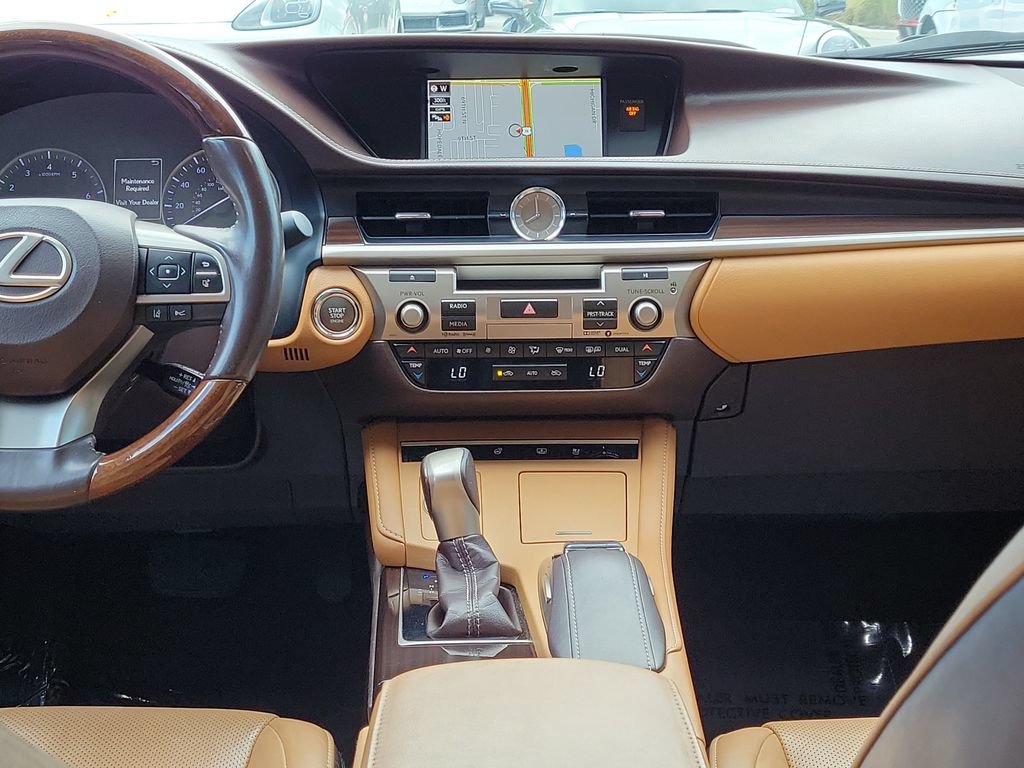 Used 2018 Lexus ES 350 w/ Luxury Package w/Wood Trim FWD image 20