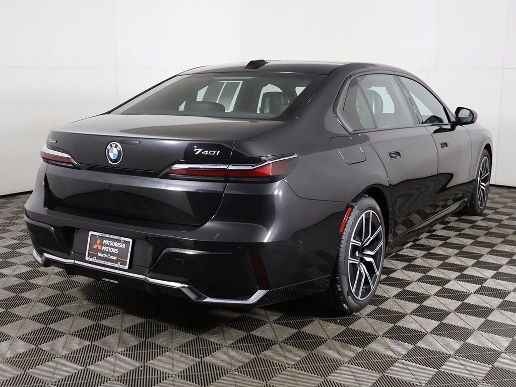 Used 2025 BMW 740i xDrive image 14