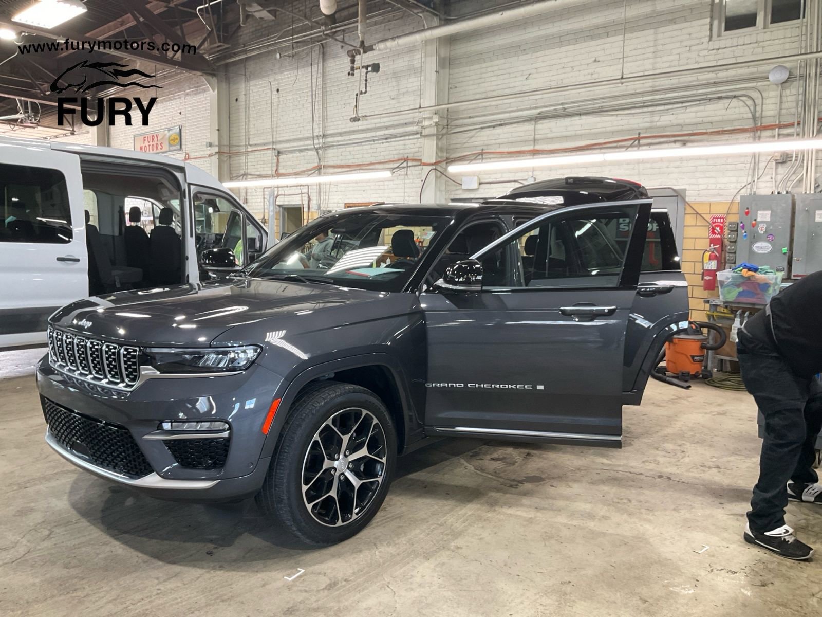 Used 2024 Jeep Grand Cherokee Summit AWD/4WD image 27
