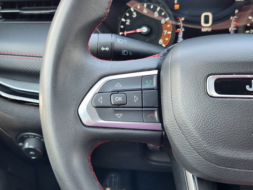 Used 2025 Jeep Compass Trailhawk AWD/4WD image 17