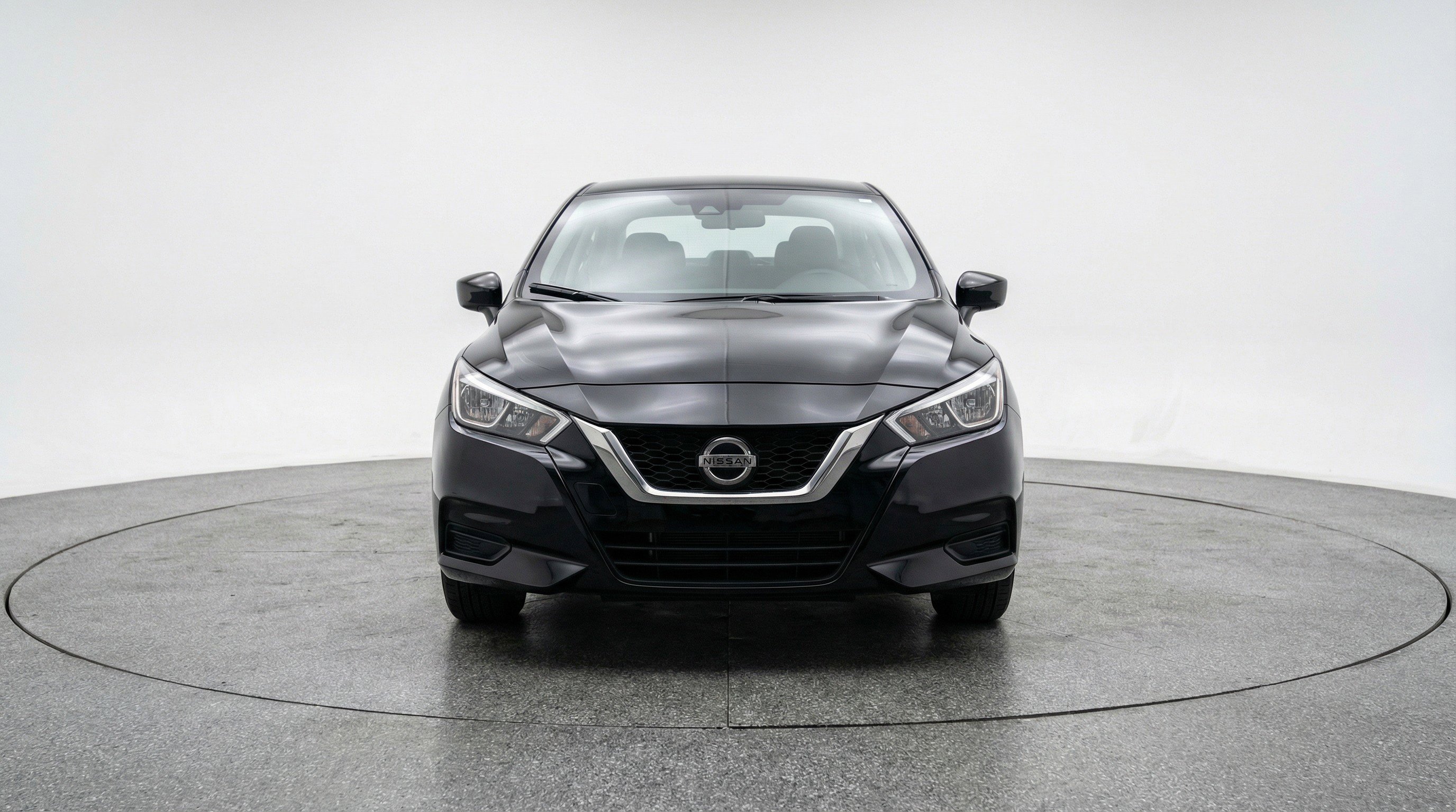 Used 2025 Nissan Versa SV image 2