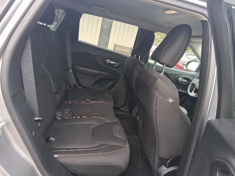 Used 2015 Jeep Cherokee Latitude w/ Cold Weather Group image 31