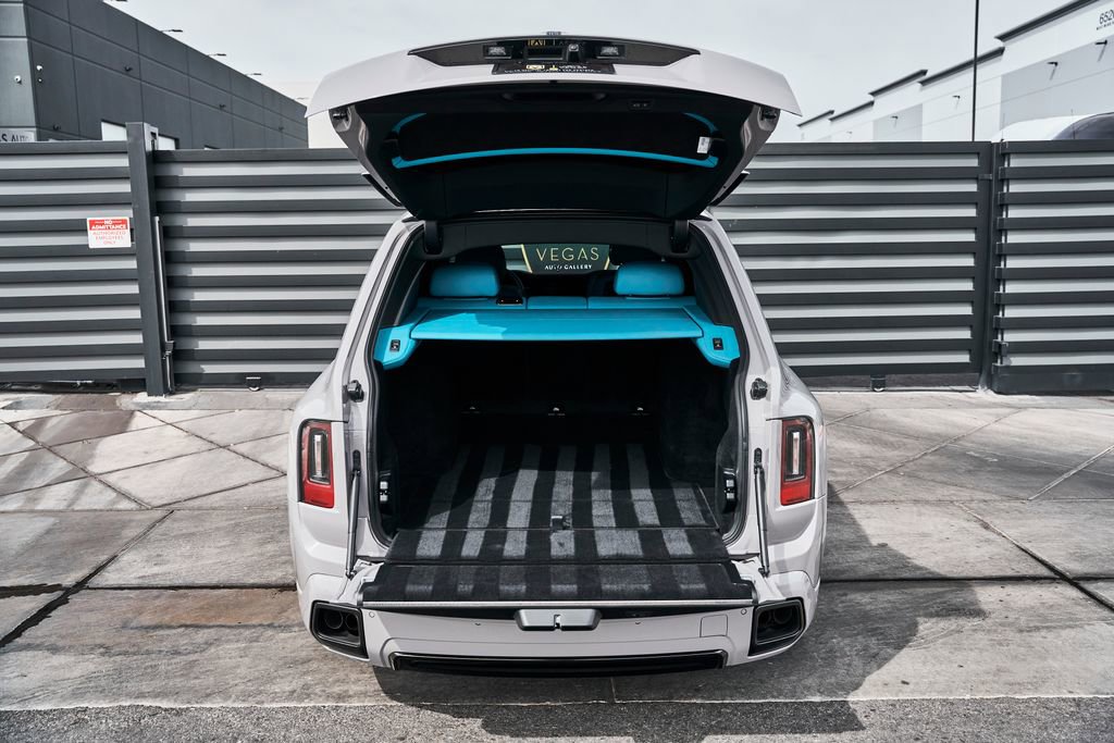 Used 2025 Rolls-Royce Cullinan Black Badge image 17