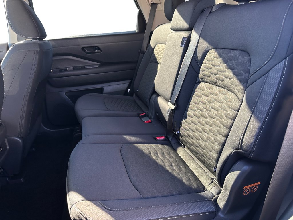 Used 2025 Nissan Pathfinder SV FWD image 14