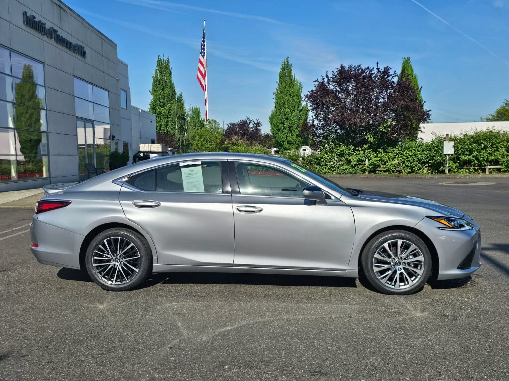 Used 2025 Lexus ES 300h w/ Premium Package FWD image 8