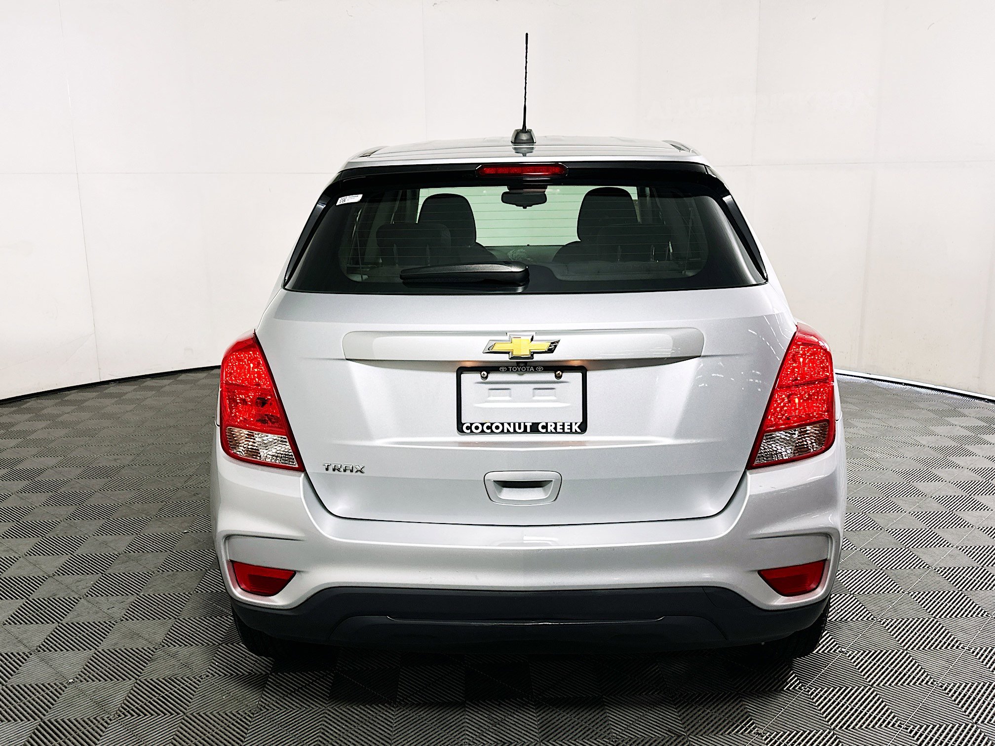 Used 2018 Chevrolet Trax LS FWD image 4