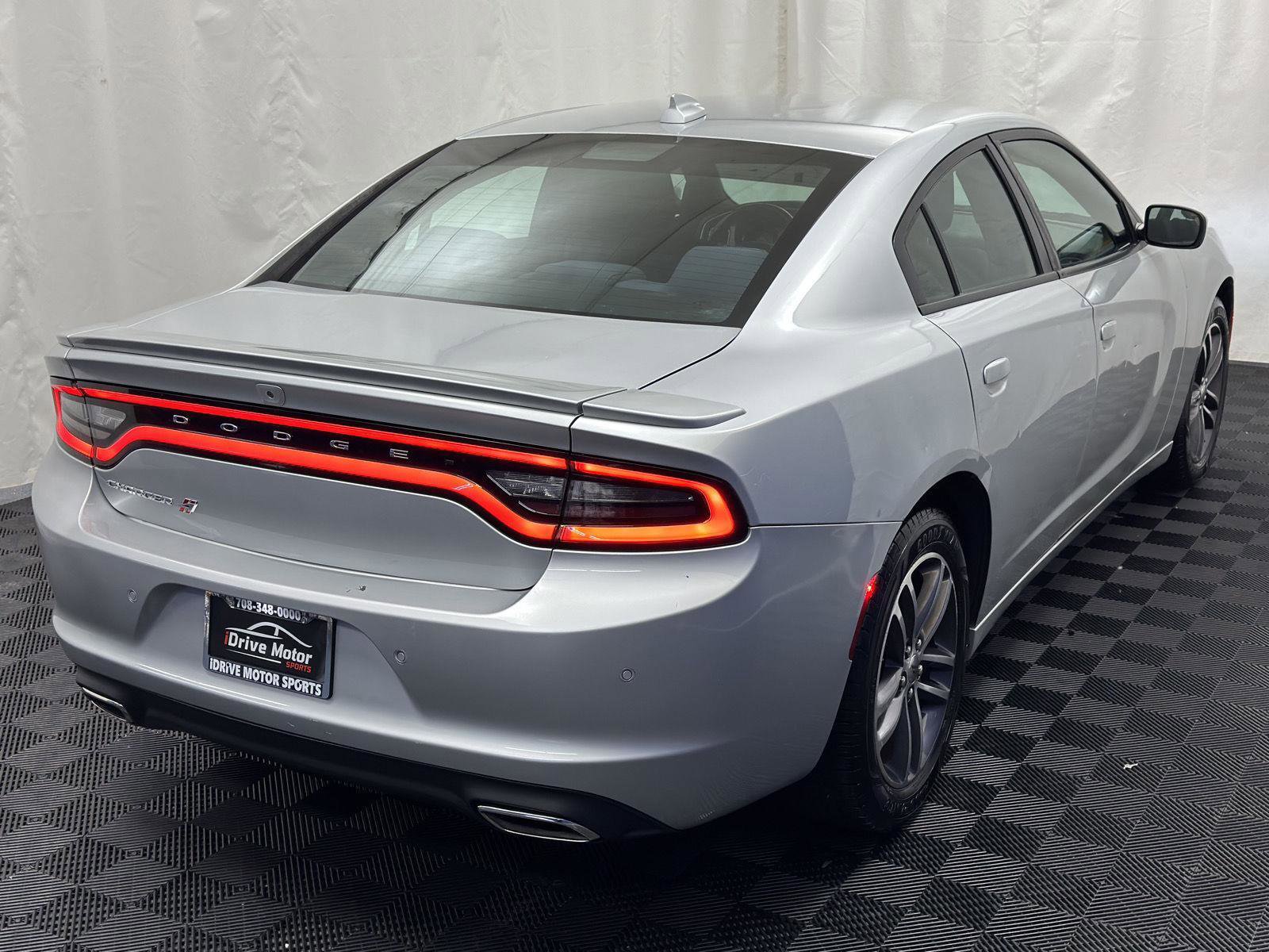 Used 2019 Dodge Charger SXT image 9