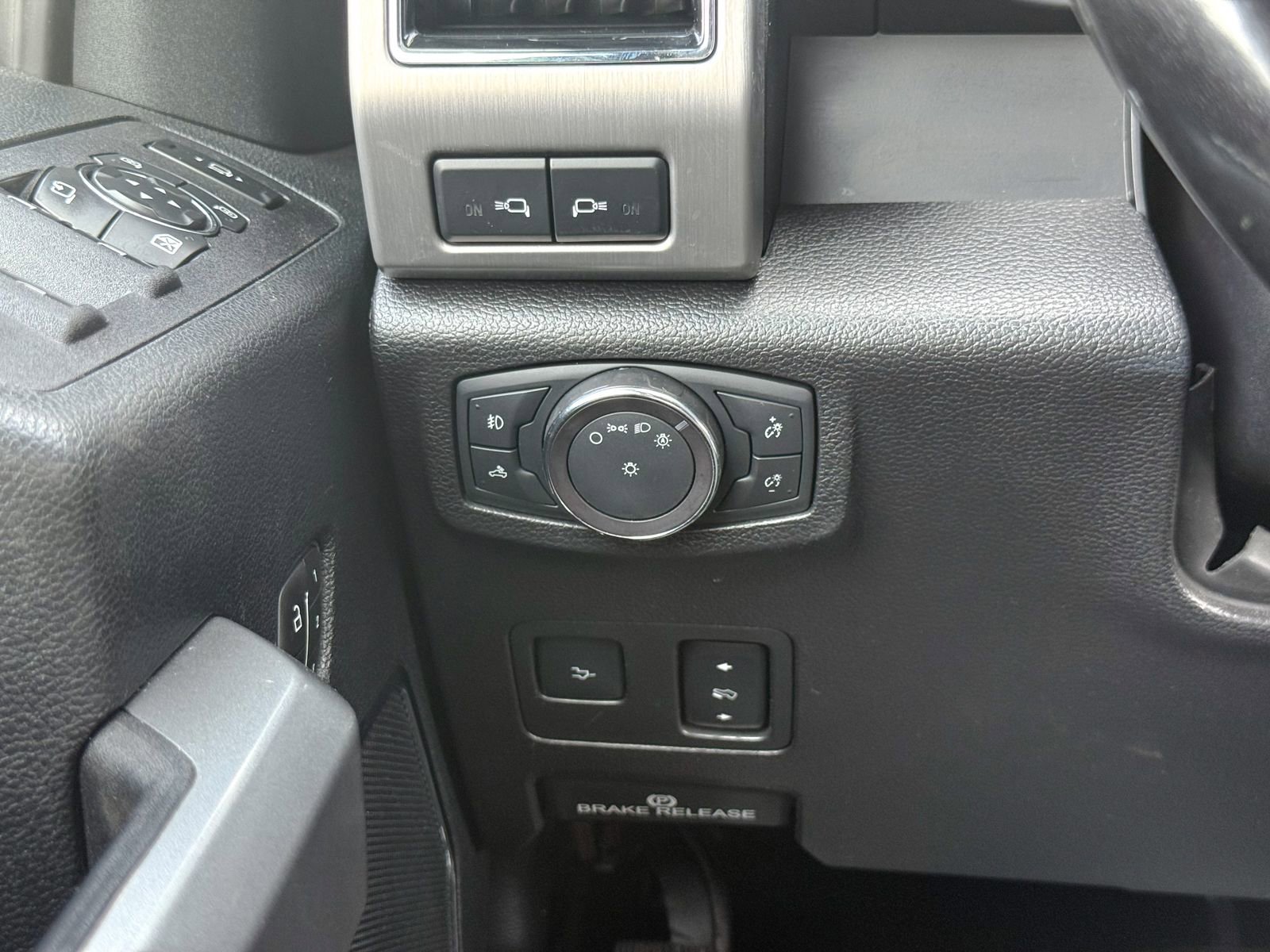 Certified 2019 Ford F250 Platinum w/ Platinum Ultimate Package AWD/4WD image 35