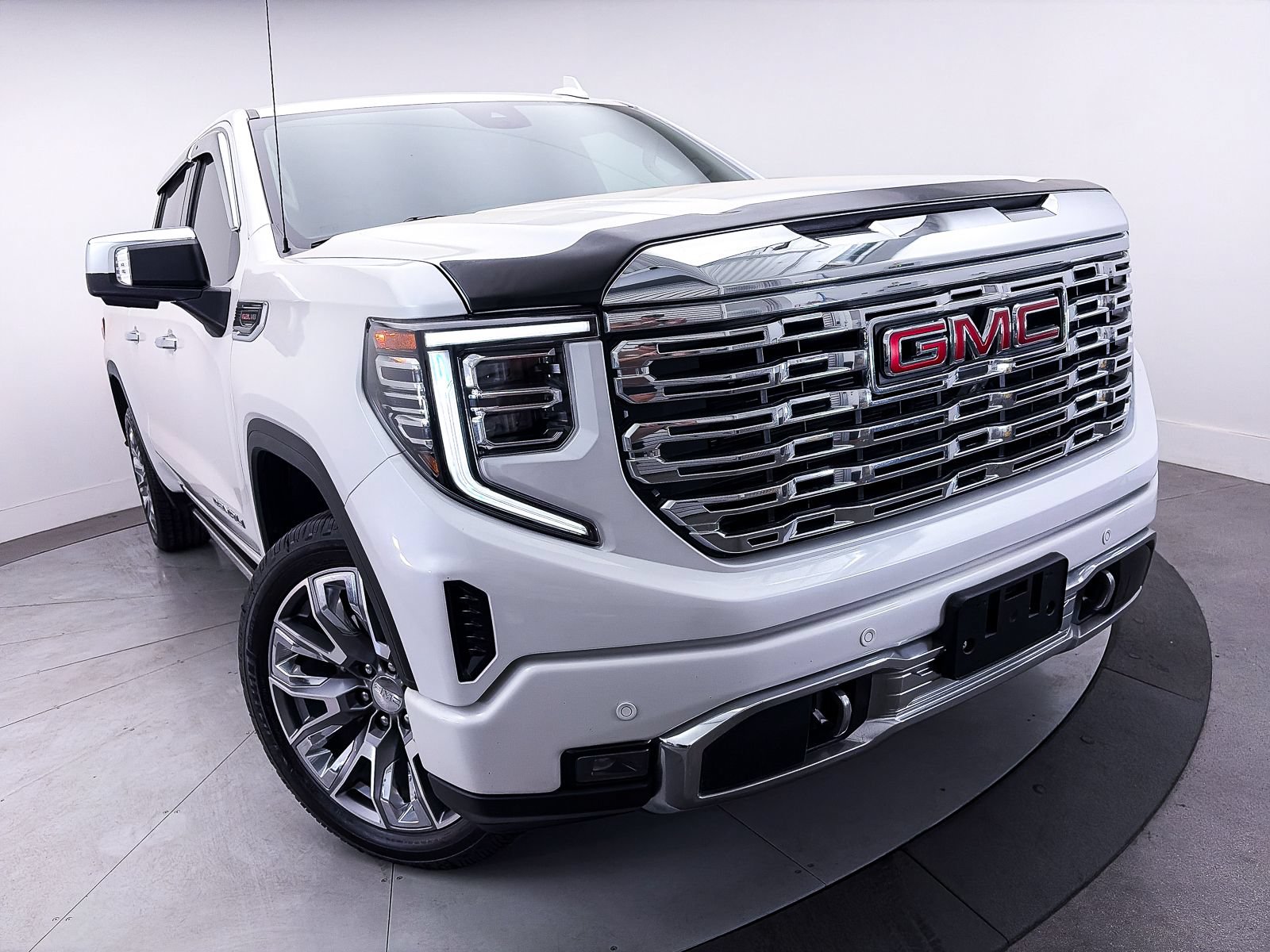Used 2023 GMC Sierra 1500 Denali w/ Denali Reserve Package AWD/4WD image 4