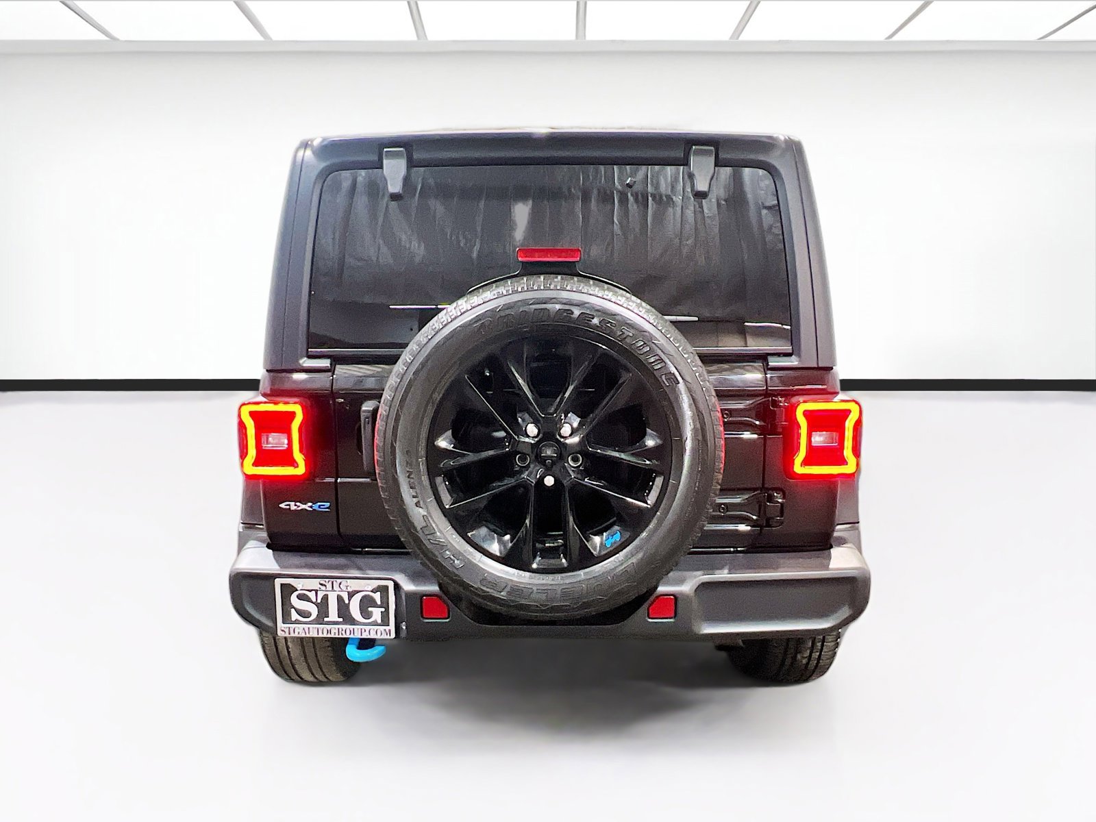 Used 2023 Jeep Wrangler Sahara w/ Cold Weather Group image 5