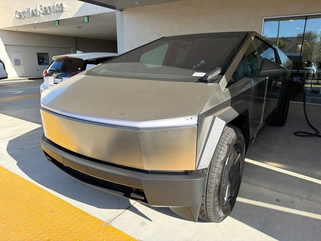 Used 2024 Tesla Cybertruck AWD Crew Cab image 2