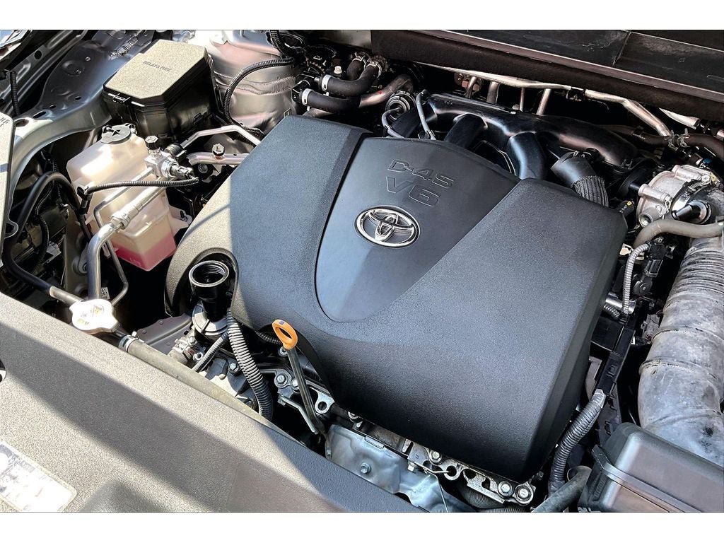 Used 2022 Toyota Highlander LE AWD/4WD image 35