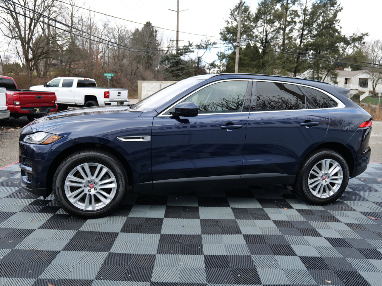 Used 2018 Jaguar F-PACE Prestige image 9
