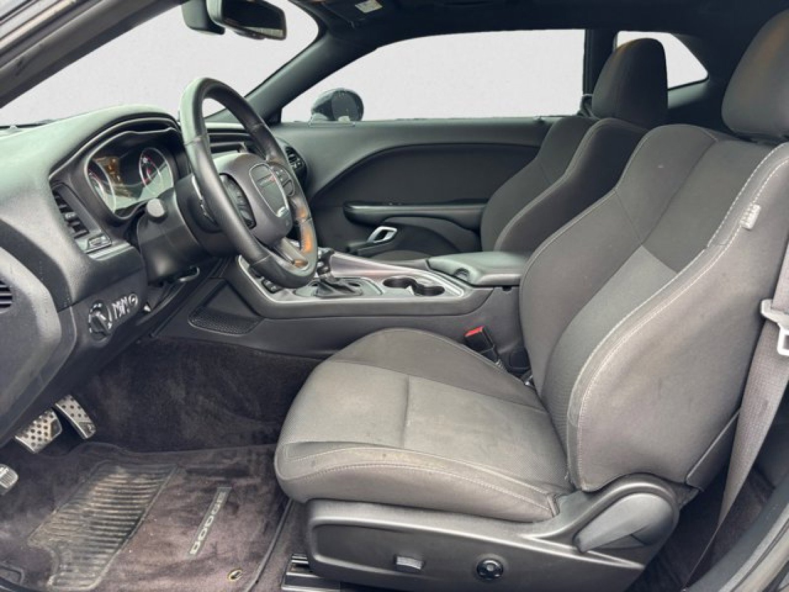 Used 2016 Dodge Challenger R/T image 11