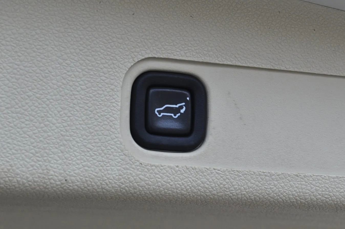 Used 2013 Cadillac Escalade Platinum image 32