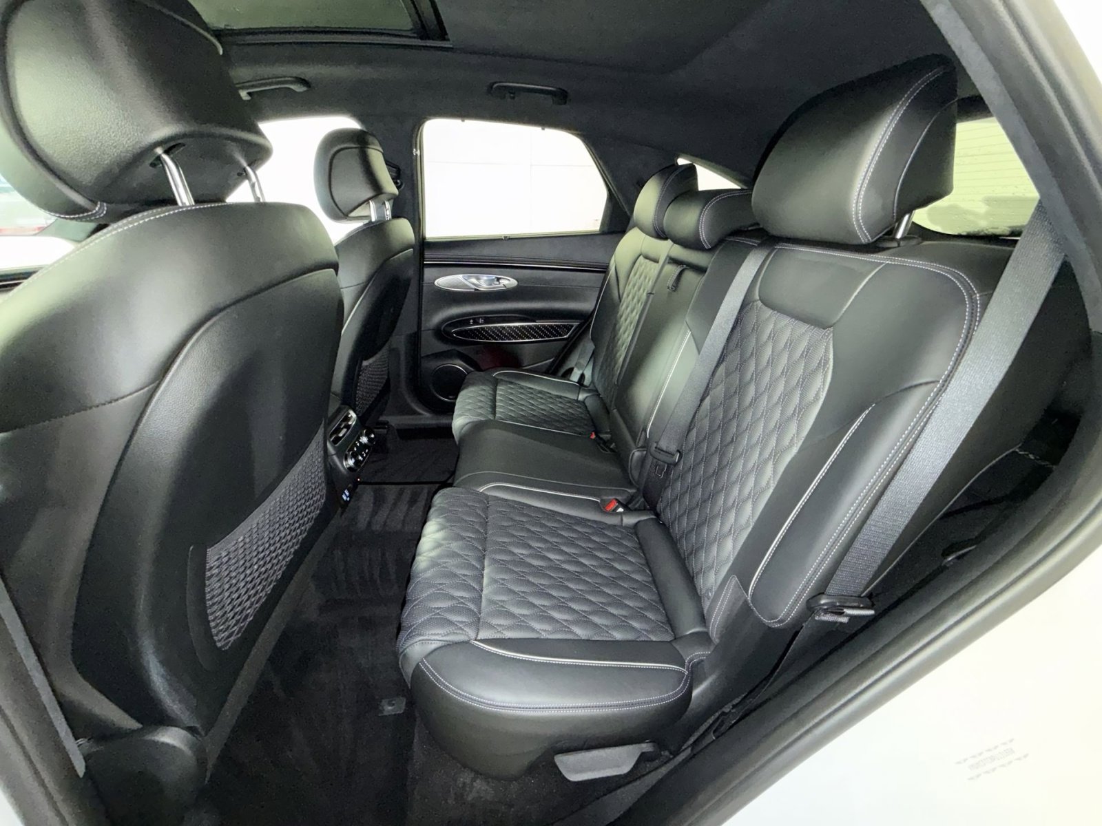 Used 2023 Genesis GV70 3.5T Sport w/ Sport Prestige Package image 25