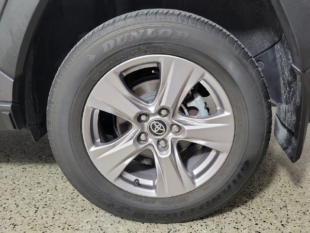 Used 2024 Toyota RAV4 XLE w/ Convenience Package FWD image 8