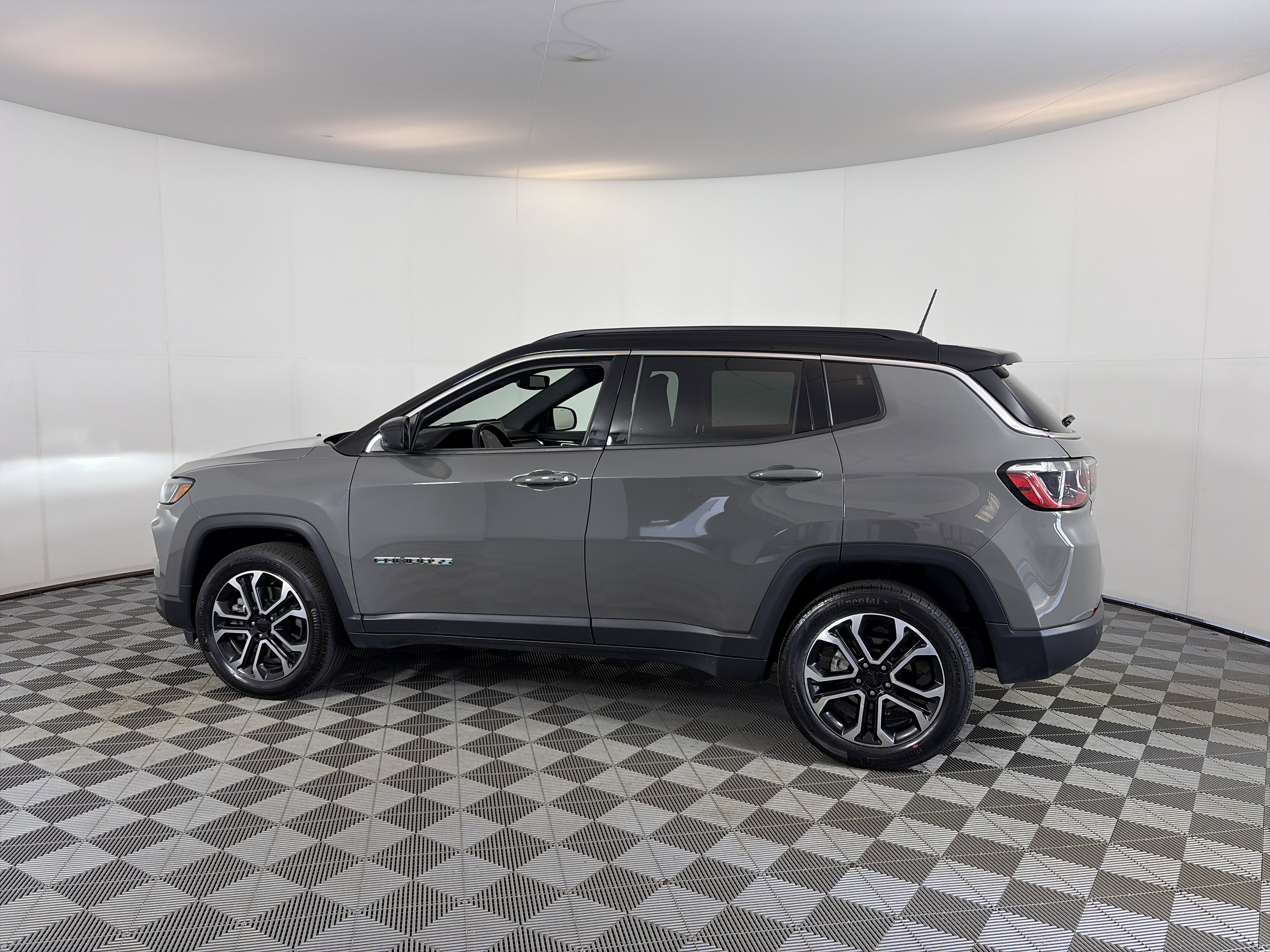 Used 2023 Jeep Compass Limited AWD/4WD image 8