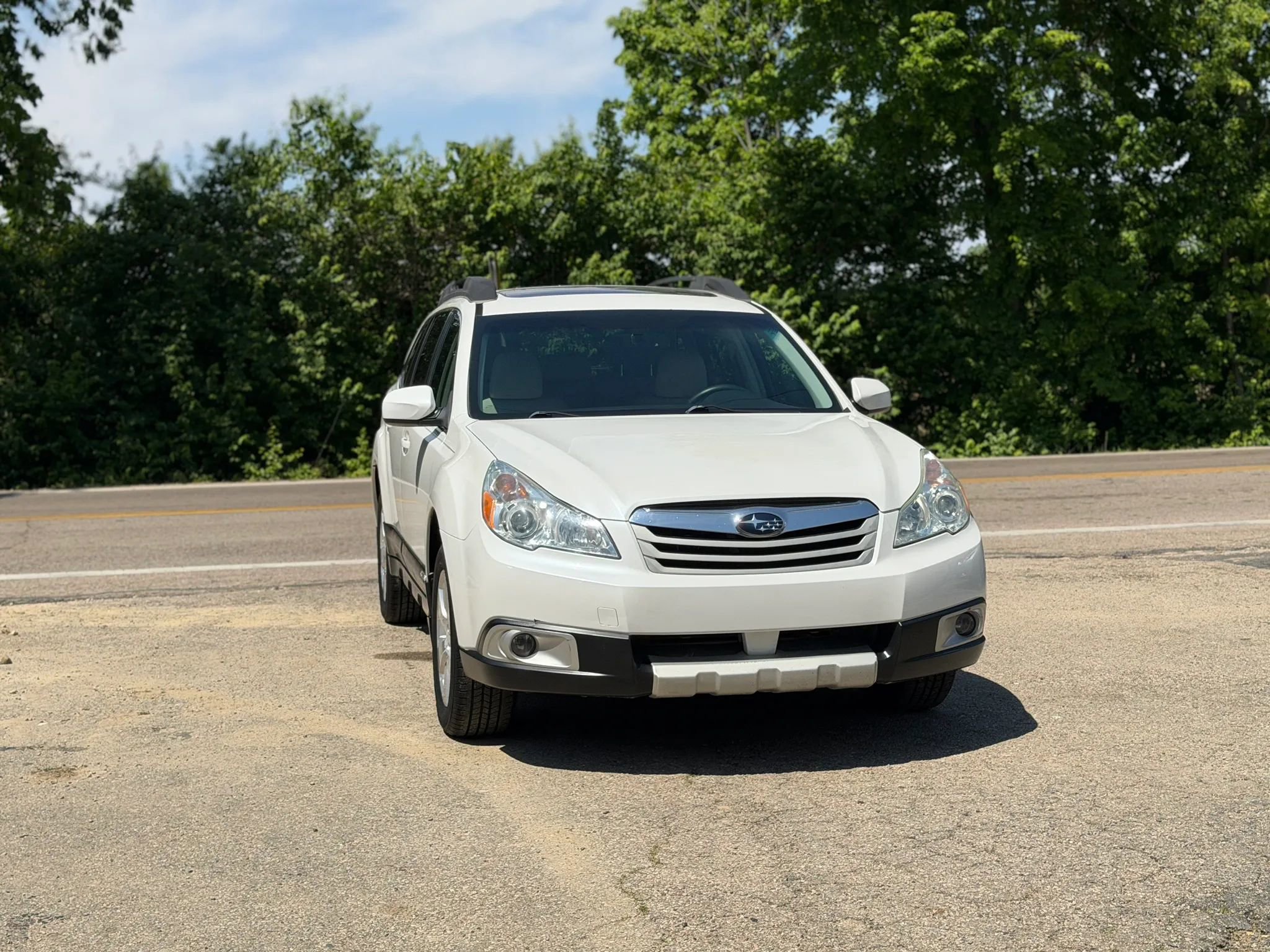 Used 2011 Subaru Outback 3.6R Limited w/ PWR Moonroof Pkg AWD/4WD image 8