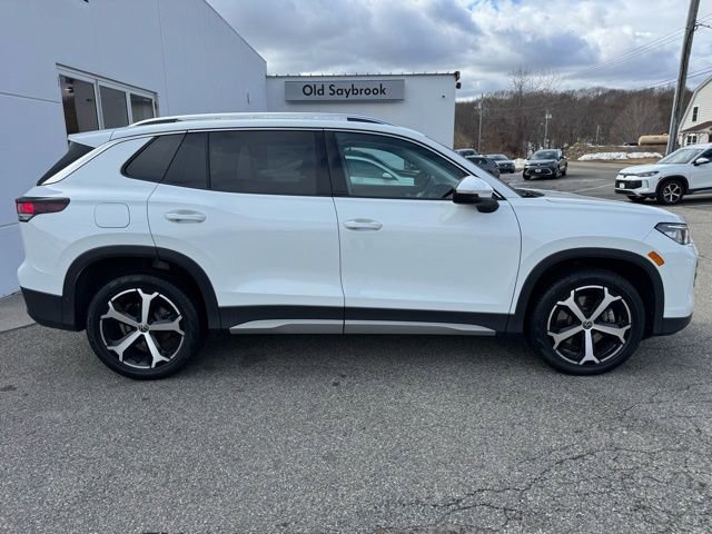 Used 2025 Volkswagen Tiguan SE image 4