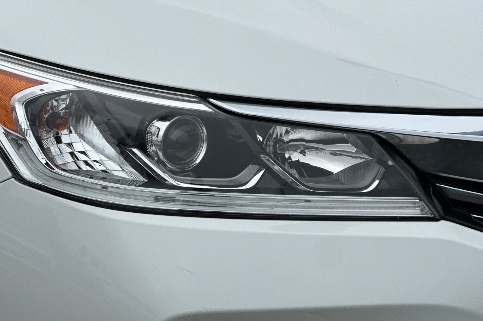 Used 2017 Honda Accord EX-L image 12