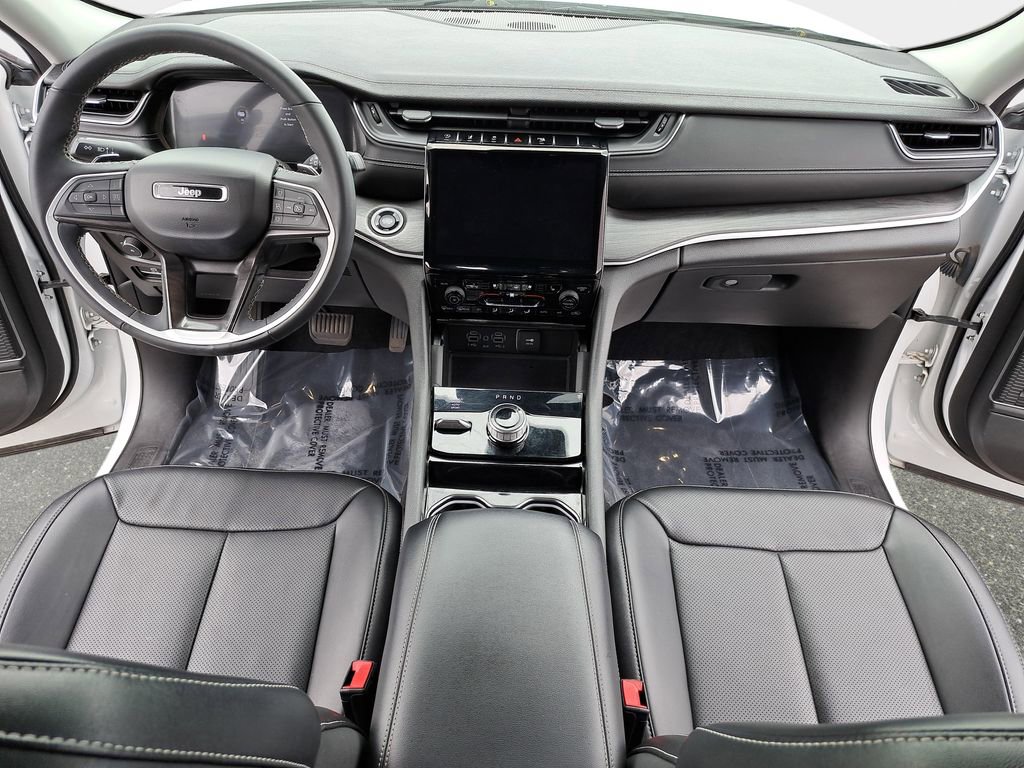 Certified 2023 Jeep Grand Cherokee Limited w/ Luxury Tech Group II AWD/4WD image 9