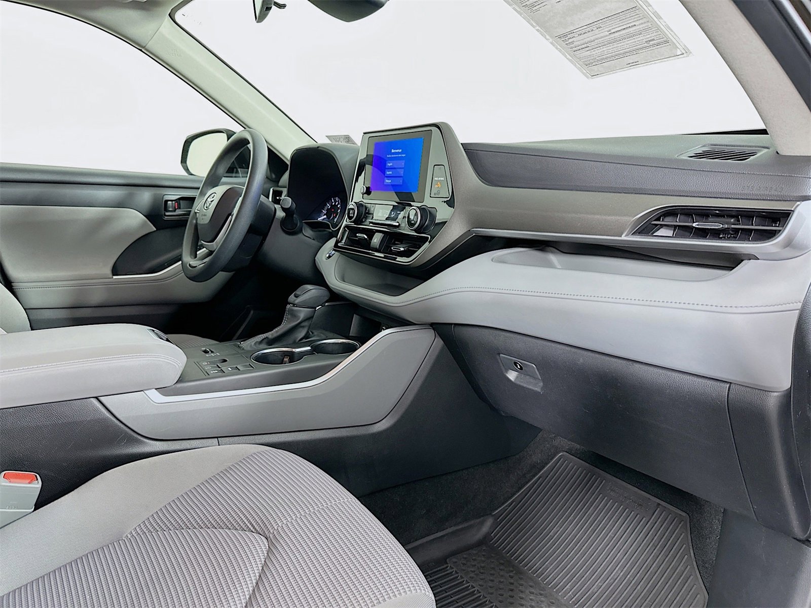 Certified 2023 Toyota Highlander L image 28