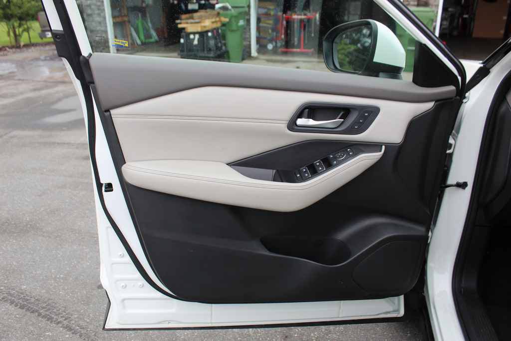 Used 2023 Nissan Rogue SL AWD/4WD image 11