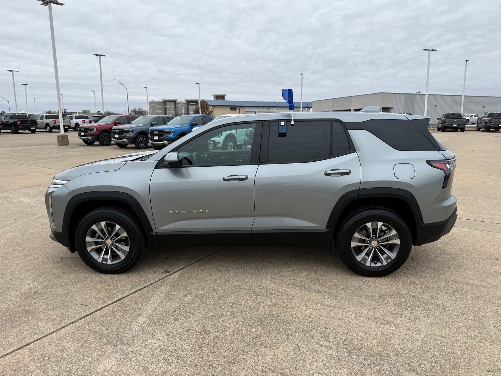 Used 2025 Chevrolet Equinox LT FWD image 8