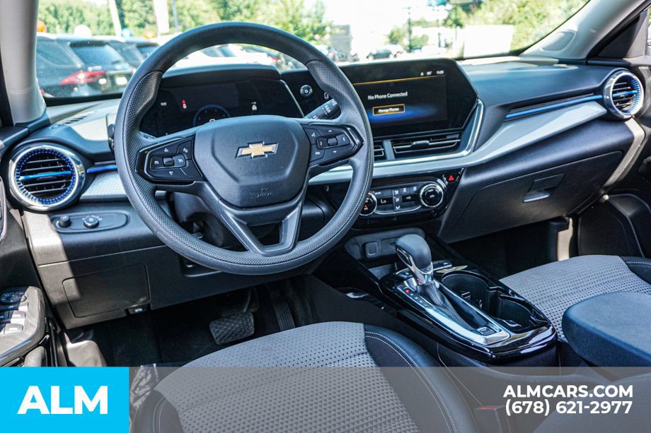 Used 2025 Chevrolet Trax LT FWD image 26
