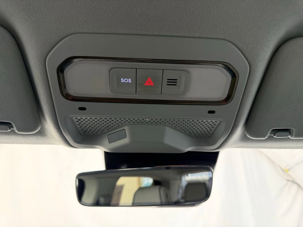 Used 2022 Rivian R1T Adventure image 36