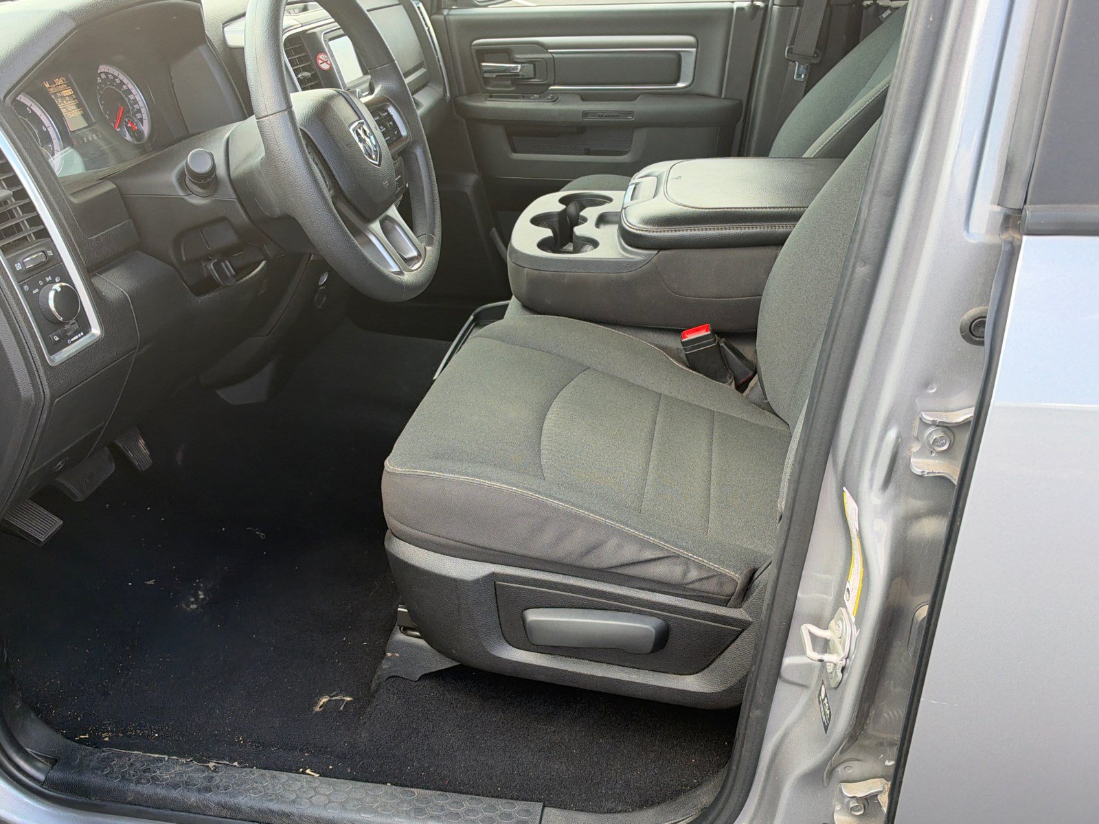 Used 2024 RAM 1500 Warlock AWD/4WD image 9