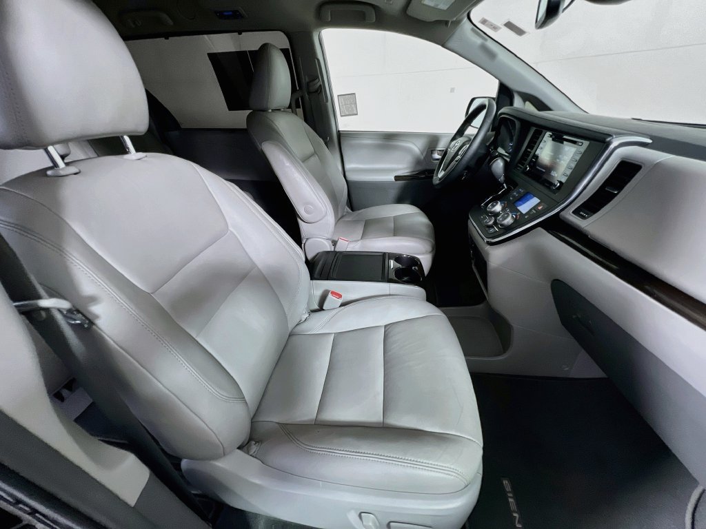 Used 2019 Toyota Sienna XLE FWD image 29
