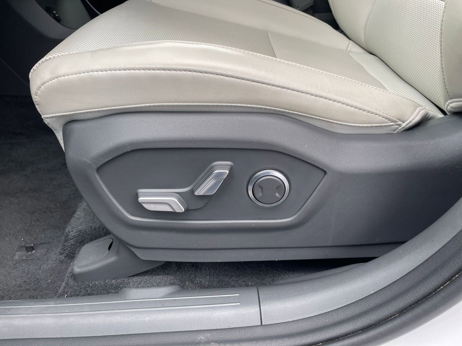 Used 2025 Hyundai Santa Fe SEL image 24