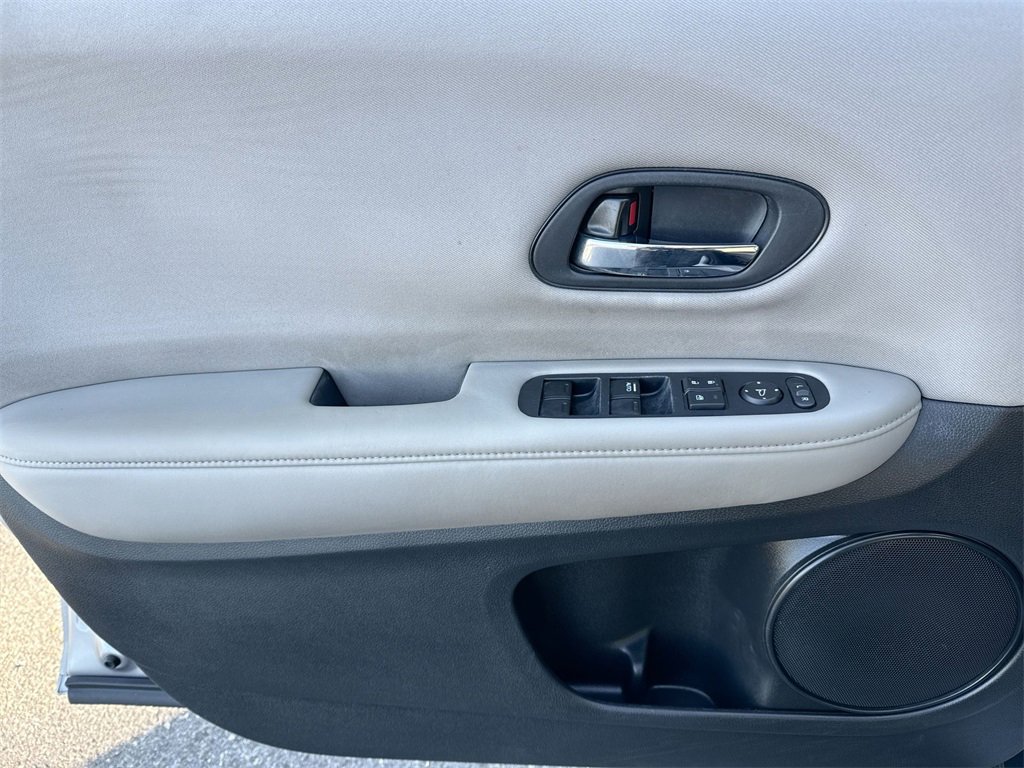 Used 2018 Honda HR-V LX image 15