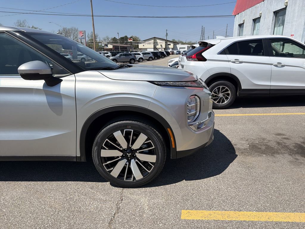 New 2026 Mitsubishi Outlander SE AWD/4WD image 2