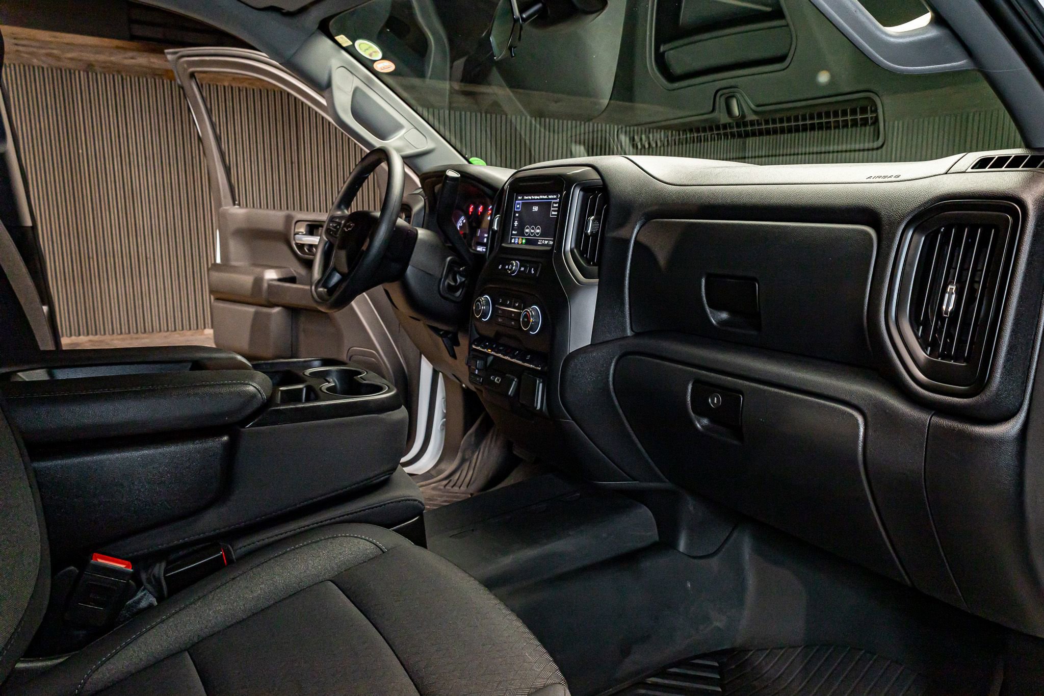 Used 2025 Chevrolet Silverado 1500 Custom Trail Boss w/ LPO, Dark Essentials Package image 18