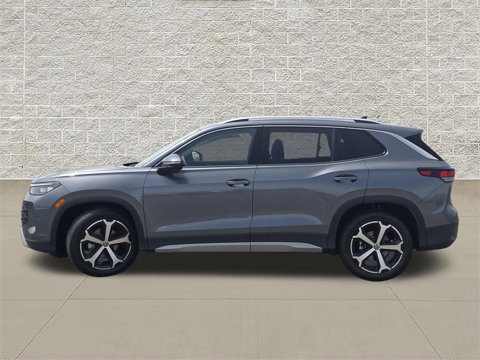 New 2026 Volkswagen Tiguan SE FWD image 4