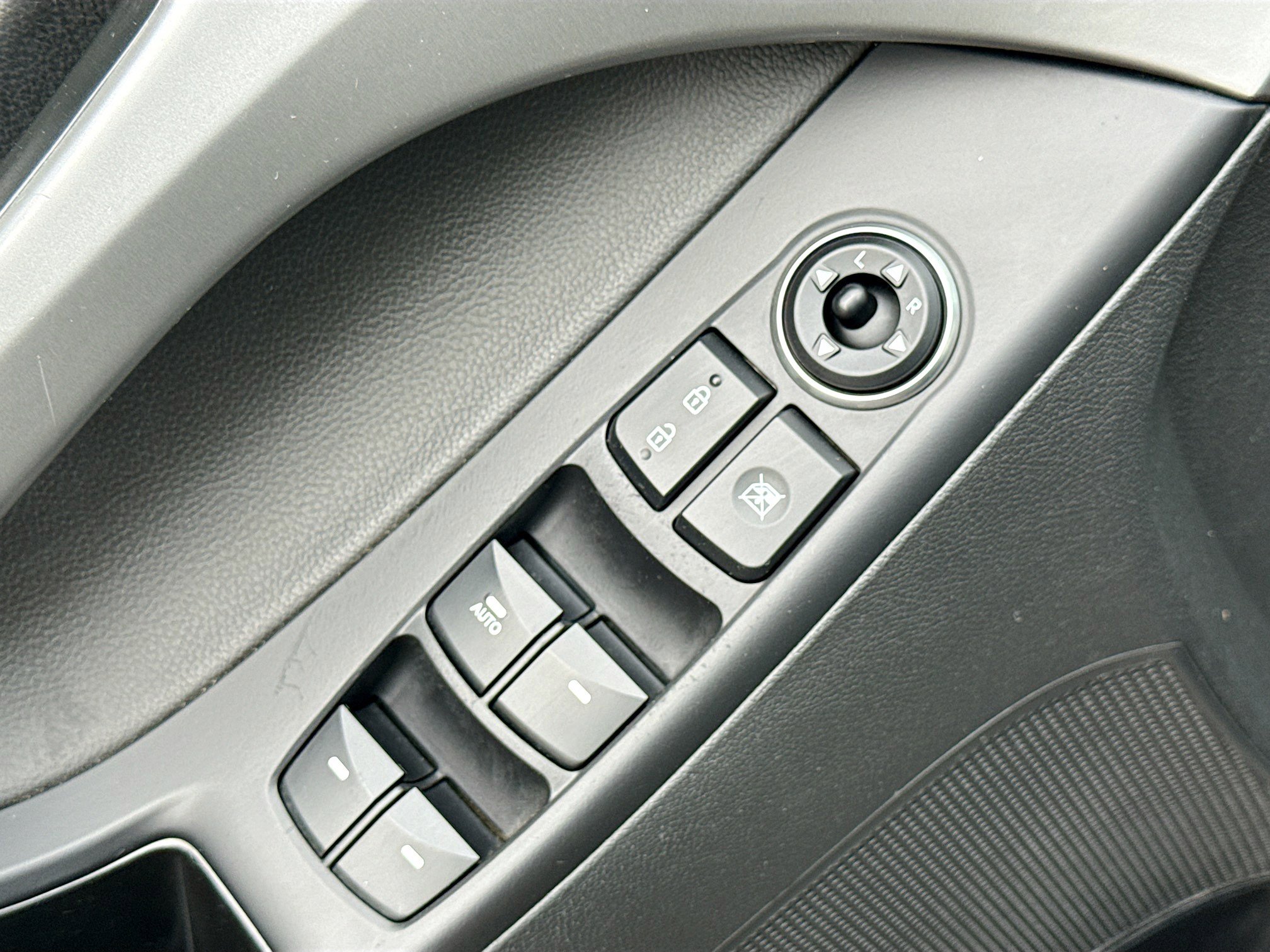 Used 2015 Hyundai Elantra Sport FWD image 7