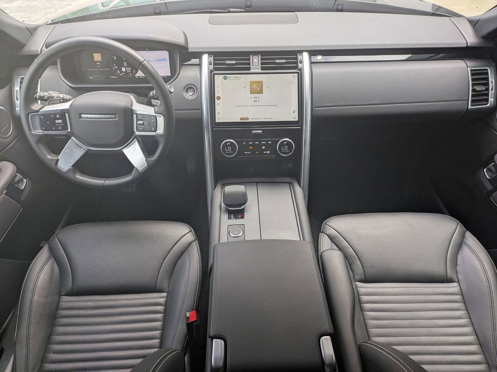 Certified 2025 Land Rover Discovery S image 17