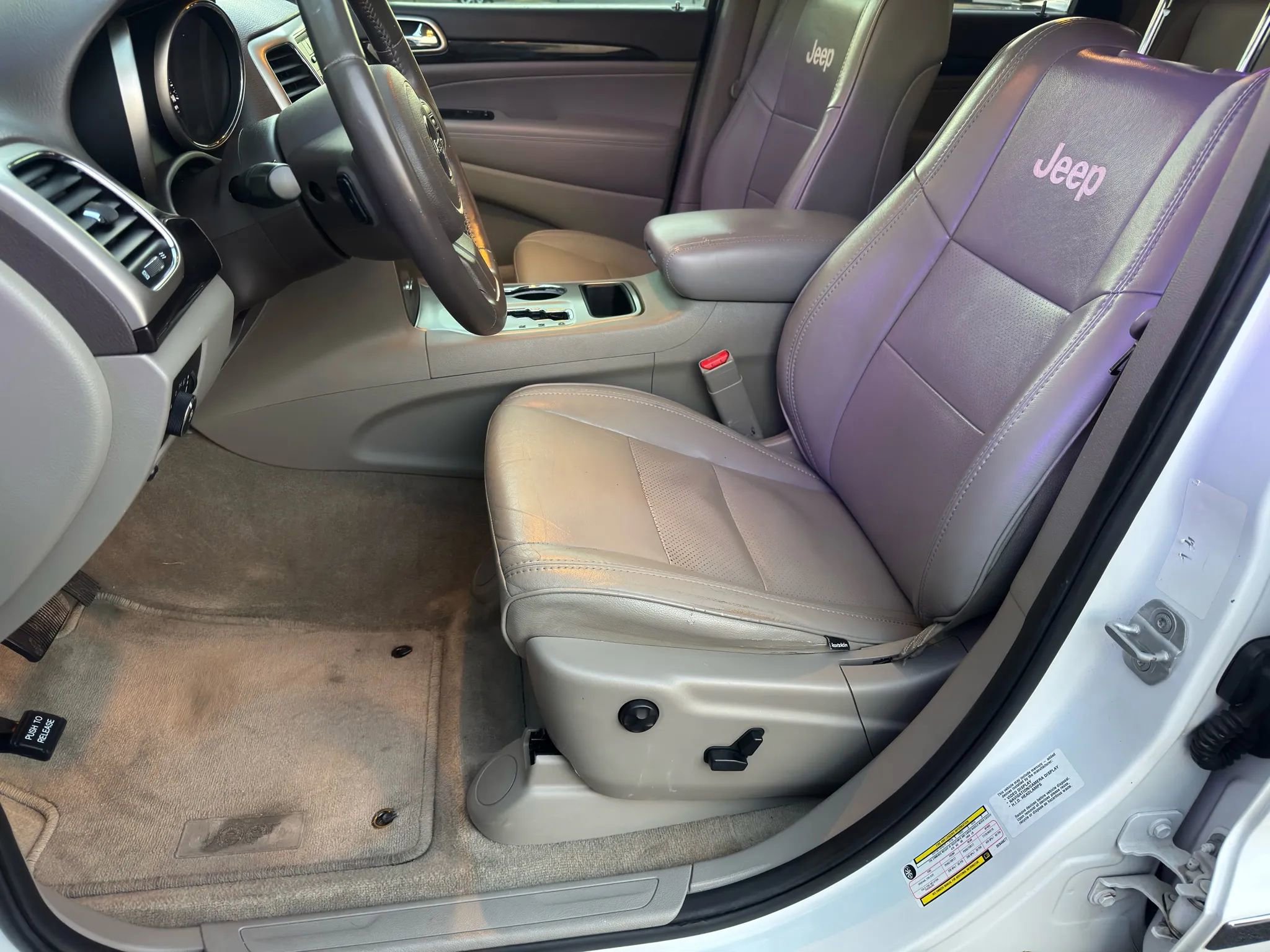 Used 2013 Jeep Grand Cherokee Laredo w/ Laredo E Group image 6